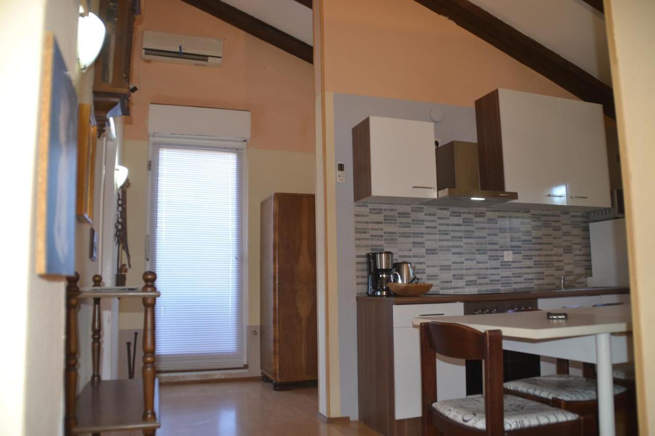 Villa Valkane Pet Friendly 150M From The Stunning Valkane Beach, City Indoor Pools-Fitness And City Mall Pula Exterior photo